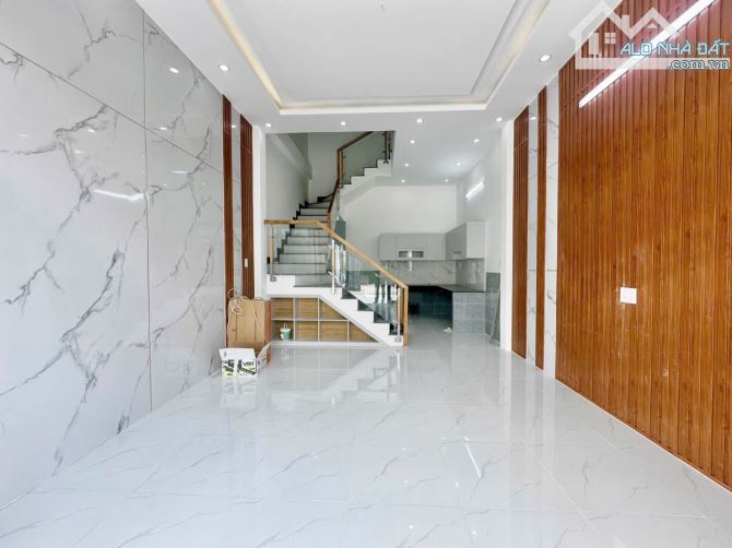 CÒN DUY NHẤT 2 CĂN NHÀ LẦU MẶT TIỀN NGAY TRẠM THU PHÍ BỬU LONG - 1