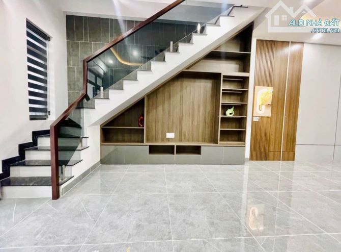 NHÀ LẦU GIÁ RẺ MÀ LẠI GẦN TRUNG TÂM HỖ TRỢ TRẢ GÓP - 1