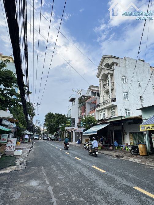 Q9 - NGAY VINCOM LÊ VĂN VIỆT- ĐẤT MẶT TIỀN ĐƯỜNG - 122M2, NGANG 5,3M VUÔNG VỨC- GIÁ NGỘP - 1