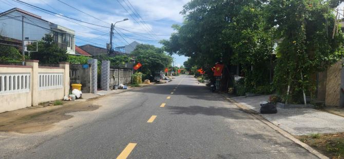 Mặt tiền đường DX 39 cách Nguyễn Tất Thành 500m. DT đất 237m2 - 1