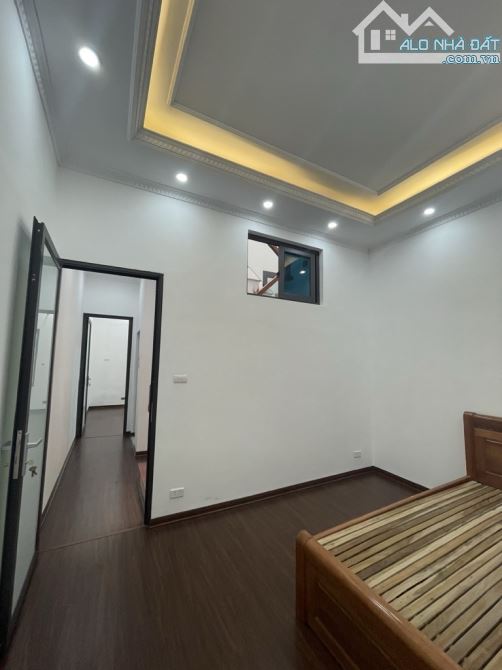 Bán gấp căn nhà vị trí hiếm tại Giải Phóng  Hoàng Mai- Nhà 5 tầng đẹp  Ô tô vào tận cửa - 1