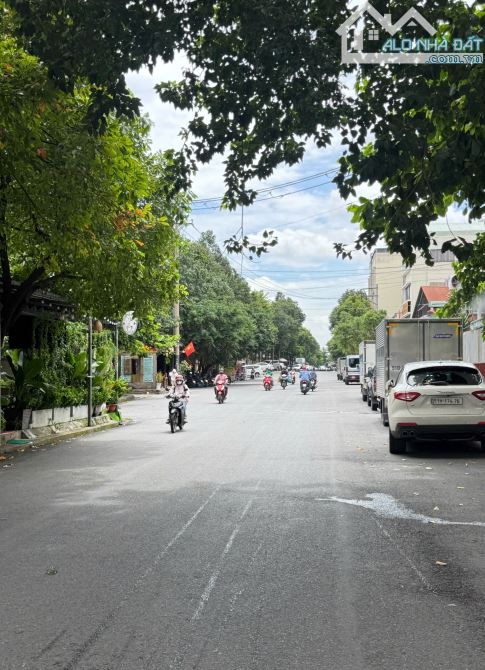 Bán nhà HXH trệt lầu Dương Quảng Hàm P5, DT 6x18 giá 10.3 tỷ còn bớt - 1