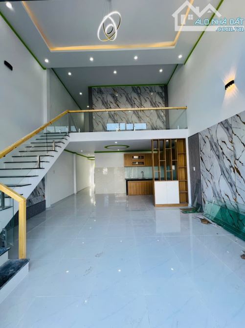 Bán nhà trả góp qua ngân hàng lãi suất thấp sổ riêng thổ cư 100% Đối diện chợ Tân Bình - 1