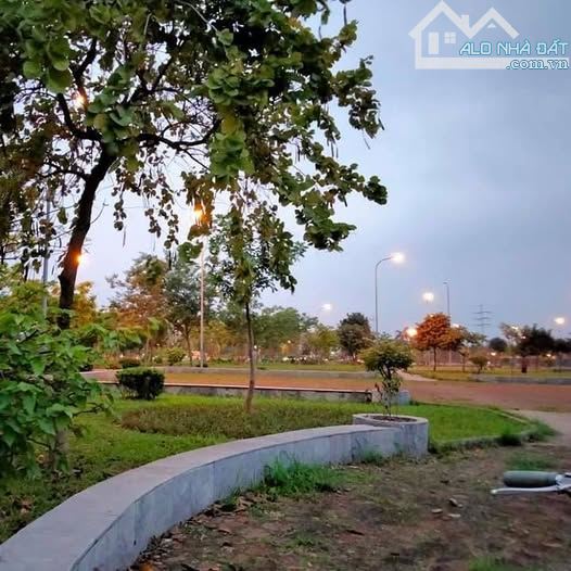 Tuyệt phẩm Công viên Tàm Xá, Đông Anh 83m2, 2 Mặt tiền, Đường 4 ôtô tránh, Giá đầu tư! - 1