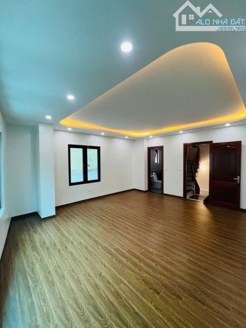 Bán Lô góc 2 thoáng Đội cấn, 10 Tỷ 9, 42m, 6 tầng, thang máy, ngõ nông gần phố - 1