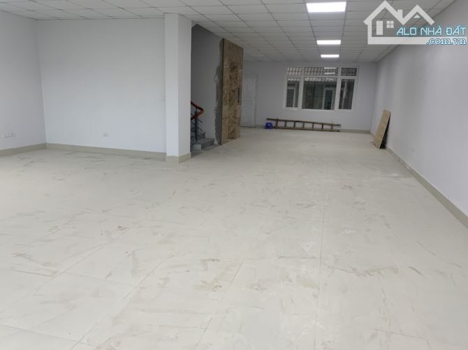 Cho thuê nhà KĐT Him Lam Vạn Phúc . DT 101m2, 7 tầng thông sàn, thang máy. Có PCCC - 1