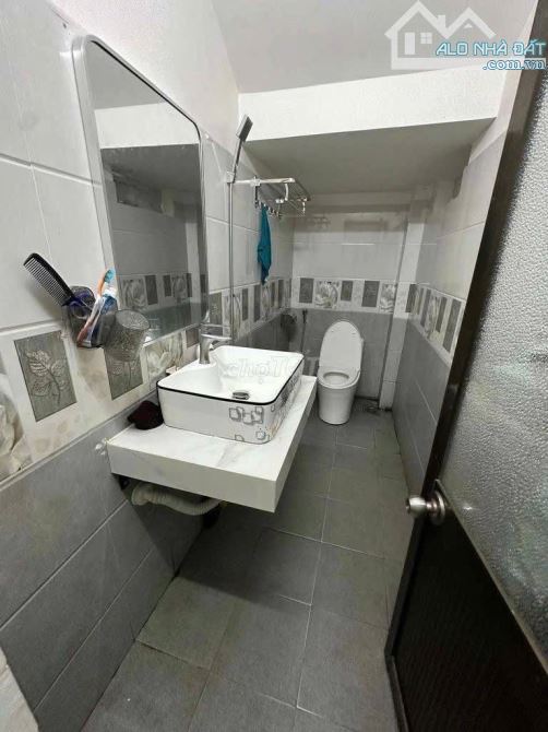 Bán nhà 3 tầng đường 7m5 Hàn Thuyên. Dt 75m2 ngang 4m5 sát Vinmec, 30/4 vị trí đẹp - 1