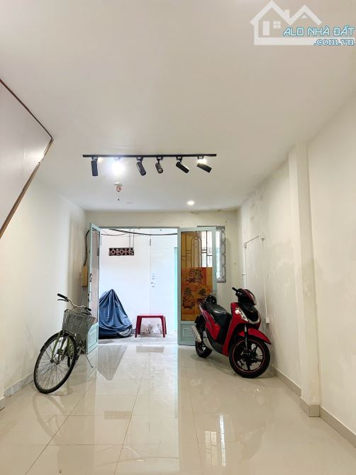 Nhà 2 tầng nở hậu hẻm 125 Nguyễn Thị Tần P. Chánh Hưng. Giá 4.68 tỷ TL - 1