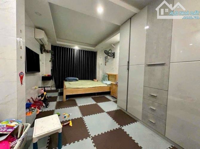 Nhà nằm tại vị trí cực đẹp ở Văn Chương 49m2, 5 tầng, MT 3.5m giá 13.1 tỷ - 1