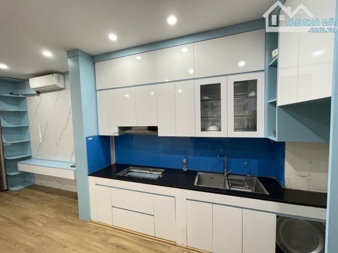 7.1 tỷ - nhà Thạch Bàn - ô tô đỗ cửa, vào nhà - 10m ra ô tô tránh - dân xây cực đẹp - 1