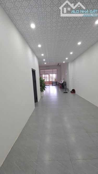 NHÀ CẤP 4 MẶT TIỀN KINH DOANH ĐƯỜNG NGUYỄN KHUYẾN: GIÁ 7.8 tỷ - 1
