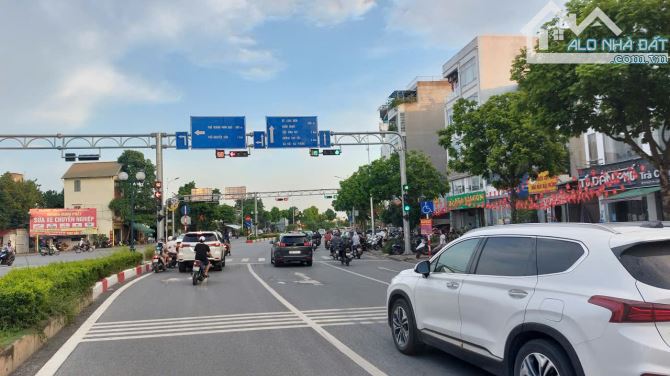 Bán nhà phố Bồ Đề 45m2-4T, dân xây, sổ đẹp như tờ A4, ngõ nông ô tô, gần Bệnh viện Tâm Anh - 1