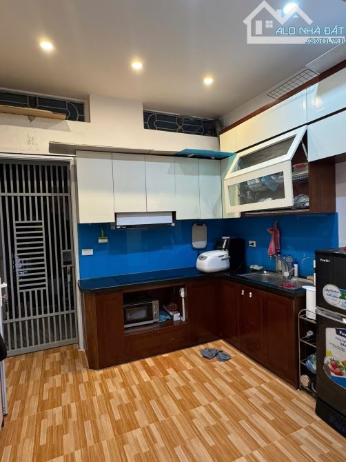 Bán căn hộ tập thể tầng 2 đẹp long lanh, ở luôn nhà M Mai Dịch, Cầu Giấy 50m, 3.9 tỷ. - 1