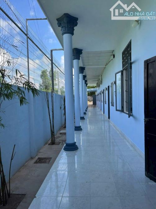 CẦN BÁN NHÀ NGHỈ NẰM TRÊN TRỤC ĐƯỜNG CHÍNH RA BIỂN HỒ TRÀM KHU DÂN CƯ CÁCH BIỂN 2,7km - 1