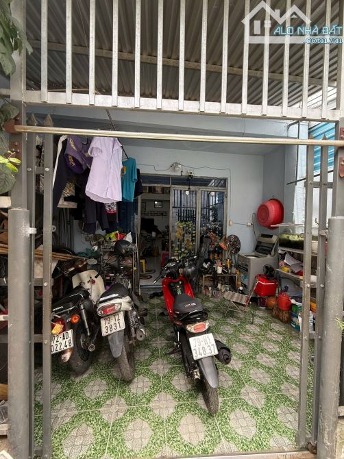 BÁN NHÀ 1 TRỆT 1 LỮNG CÁCH ĐƯỜNG NGUYỄN TẤT THÀNH 50m , GIÁ 2 TỶ 700 TRIỆU - 1