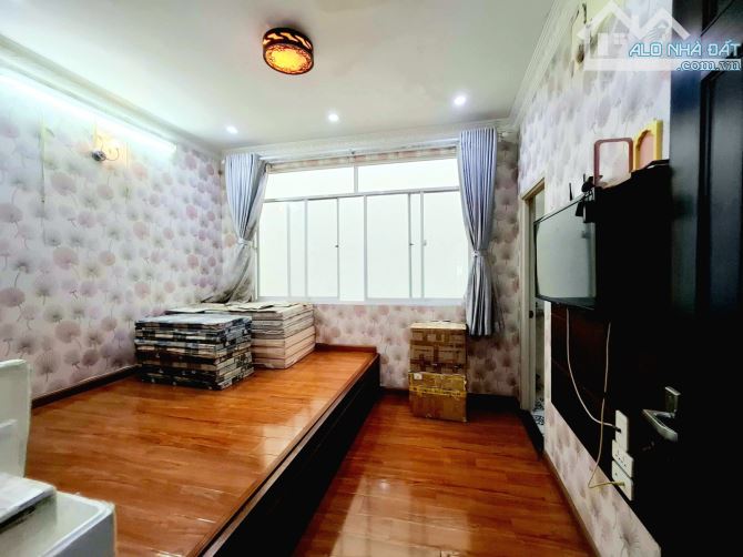 NGỘP 6 TỶ Bán nhà Cách Mạng Tháng 8 Quận 10 gần 60M2 5 TẦNG BTCT ngang lớn 5M chỉ 9.XTỷ TL - 1