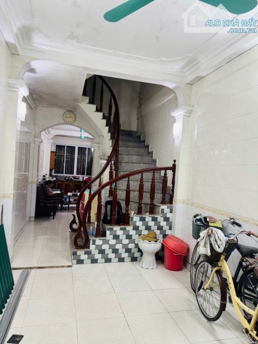 Bán nhà phố Đức Giang 45m2- 4 tầng, dân xây,ô tô tránh, gần chung cư An Quý Hưng - 1