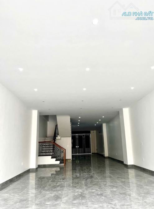 Bán nhà 4 tầng mặt đường Lê Hồng Phong TP Vinh Nghệ An - 1