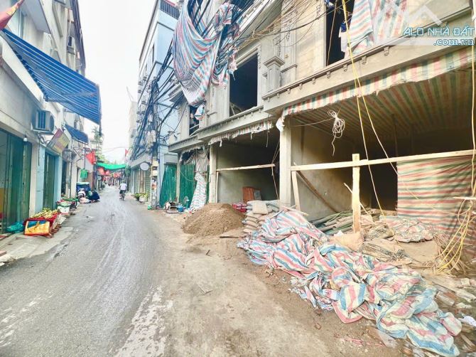 VĨNH HƯNG – PHÂN LÔ – GARA Ô TÔ – THANG MÁY – LÔ GÓC 42m² x 5 tầng – MT 4.5m