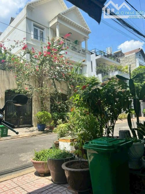 Biệt thự Khu D2D - Phường Thống Nhất.   - Diện tích: 16m x 18m = 288m2 - DTXD 8m x 18m& DT - 12