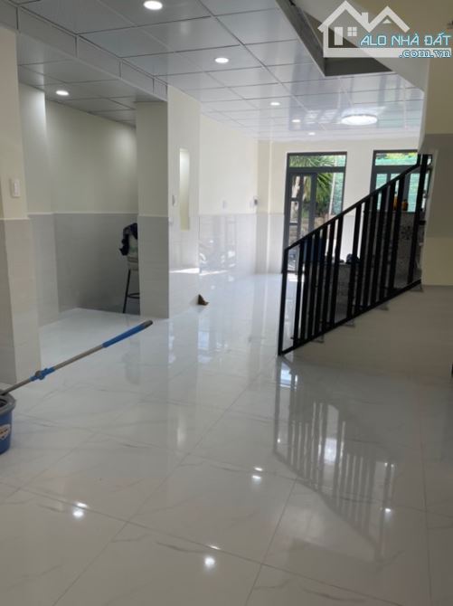 BÁN NHÀ NGAY KHU DÂN CƯ HỒNG LONG NGANG 5M DÀI 10M NHÀ 2 TẦNG GIÁ 4 TỶ - 12