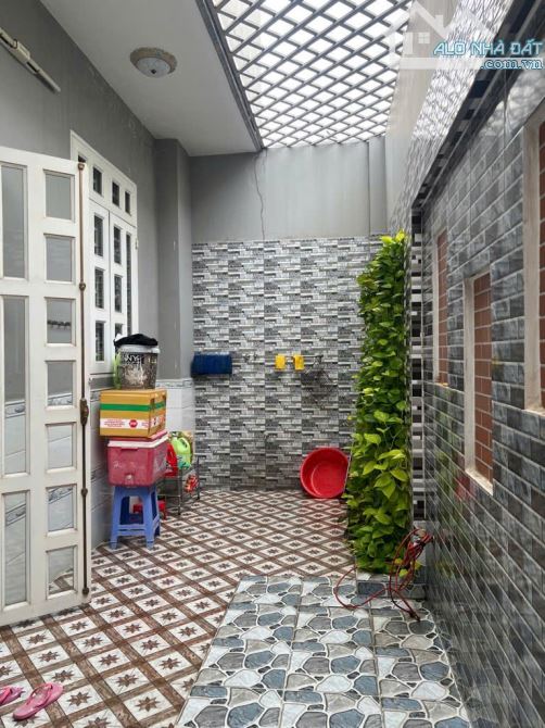 Biệt thự 3 tầng Mặt tiền đường TRƯƠNG THỊ HOA phường TTH Q12, dt 165m2 (6,6mx25m) Đường10m - 13