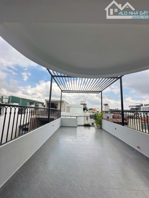 Bán nhà Ngọc Thụy 65m2- 5 tầng- dân xây chắc chắn, ô tô tránh, gần đường Hồng Tiến - 15
