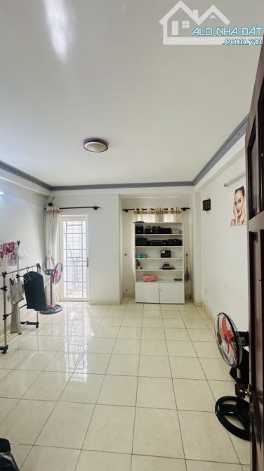 Mặt tiền Quang Trung ngay chợ Hạnh Thông Tây gần 100m2 đúc 5 tầng giá 15,5 tỷ TL đường 10m - 16