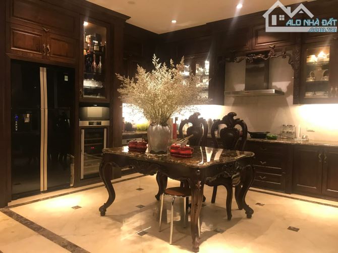 Bán Biệt Thự Dịch Vọng Siêu Sang - Đường lớn 4 Ô tô tránh - 336,3m2 * 4T + 1 hầm - 98 tỷ - 1