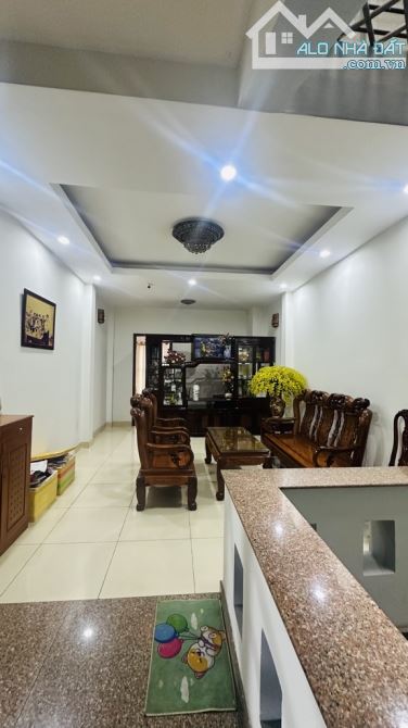 Mặt tiền Quang Trung ngay chợ Hạnh Thông Tây gần 100m2 đúc 5 tầng giá 15,5 tỷ TL đường 10m - 20