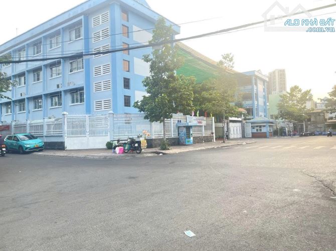 Bán Nhà MT Đường Xe Tải Bùi Minh Trực - 4m x 16m -64m.2 - 3 Lầu Phường 5 Q8 - 2