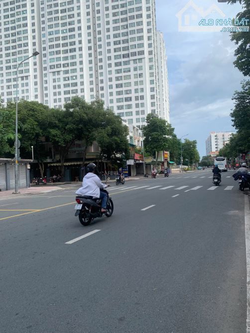 Bán 3 căn liền kề mặt tiền đường Dương Quang Đông, Phường Chánh Hưng. Vị trí kinh doanh - 2