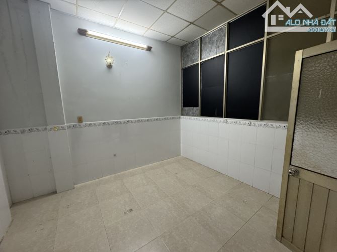 HOÀI THANH P14Q8 - 5X9M - 4.9 TỶ - 3 TẨNG - HẺM RỘNG RÃI -SÁT MT - 2