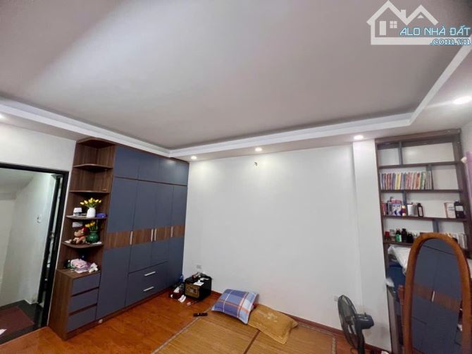 Bán nhà tại phường Việt Hưng, oto đỗ cửa, 5 tầng, 30m2, mt: 4m, giá chỉ 6.9 tỷ - 2