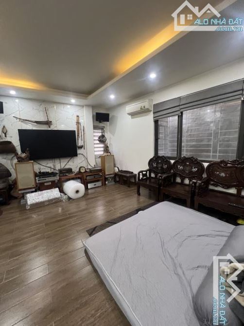 Bán nhà Nguyễn Văn Cừ, Long Biên, 40 mét X 5 Tầng, ngõ thông sang phố Ngọc Lâm, 8 tỷ - 2