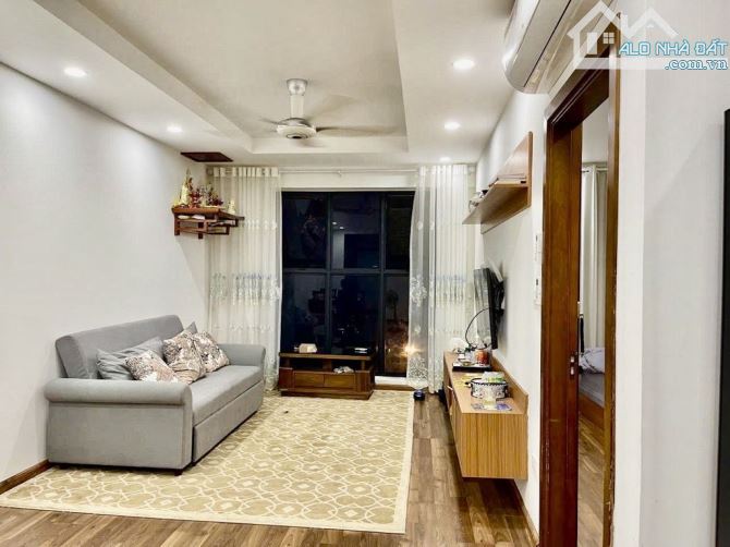 HƠN 6TYR -NHÀ PHÚ ĐÔ- NAM TỪ LIÊM -NHÀ ĐẸP -5T-NỞ HẬU-GẦN Ô TÔ-NGÕ NÔNG - 2