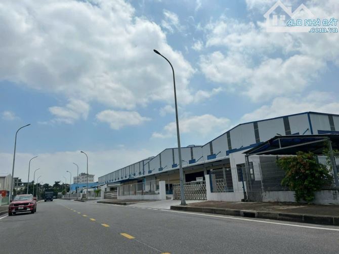 Cho thuê kho KCN Đài Tư, Long Biên, HN. DT 7500m2, cao 12m có PCCC tự động. Giá 110k/m/th - 2