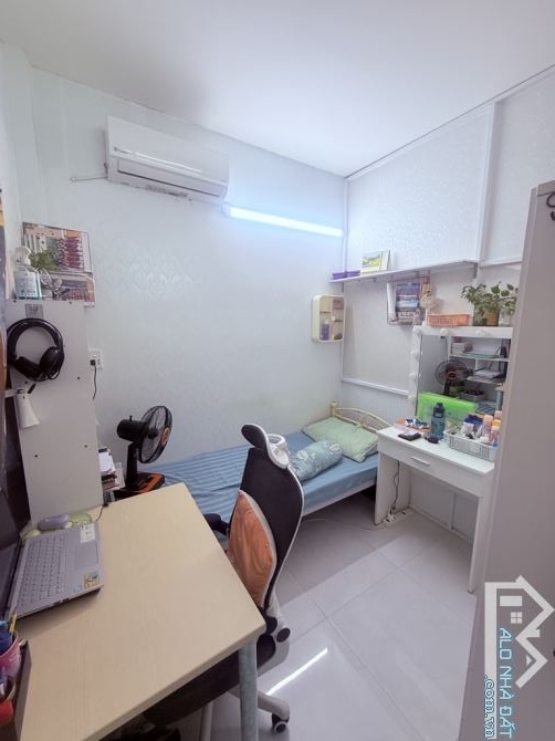 Nhà 3 tầng, khu Vip Nguyễn Sơn, 30m2, ngay siêu thị BigC, chỉ 3.9 tỷ - 2
