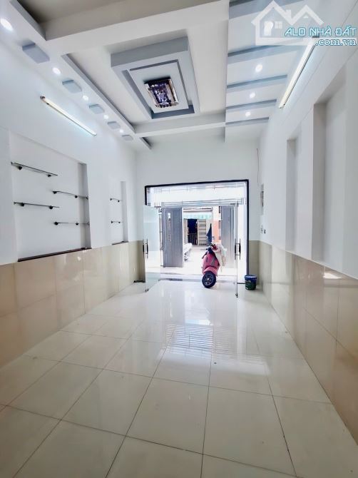 Quận 11-Nhà đẹp-Hẻm ô tô 6M-Gần CV Đầm sen-Sát MT Hoà Bình-P5-54m2-4x14-4tầng-6PN - 2