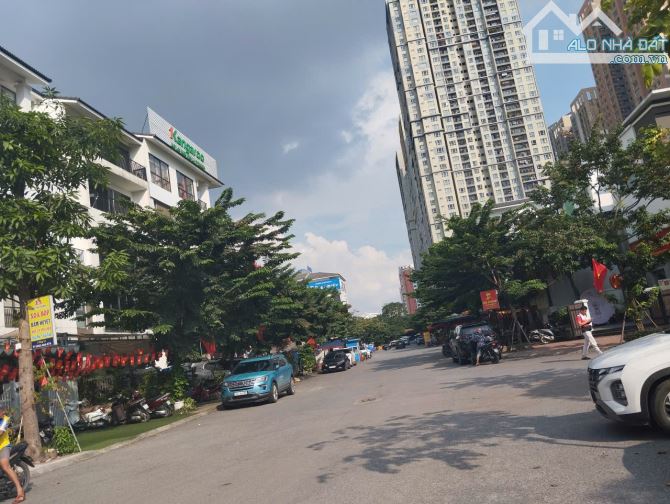 BÁN NHÀ LÔ GÓC 6 TẦNG HOÀNG THÀNH MỖ LAO – TRỤC CHÍNH NGUYỄN VĂN LỘC VIEW HỒ KINH DOANH - 2
