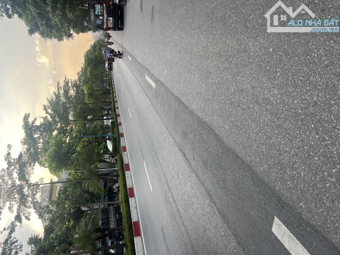 Cổ Linh bán nhà 2 tầng ,ngõ ô tô, cách phố 15m gần chợ Thạch Bàn,Aeon Mall - 2