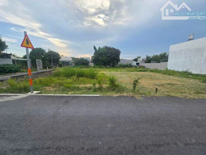 BÁN GẤP ĐẤT 216 M² GIÁ 660TR MT NGUYỄN THỊ LẮNG TÂN PHÚ TRUNG CỦ CHI - 2