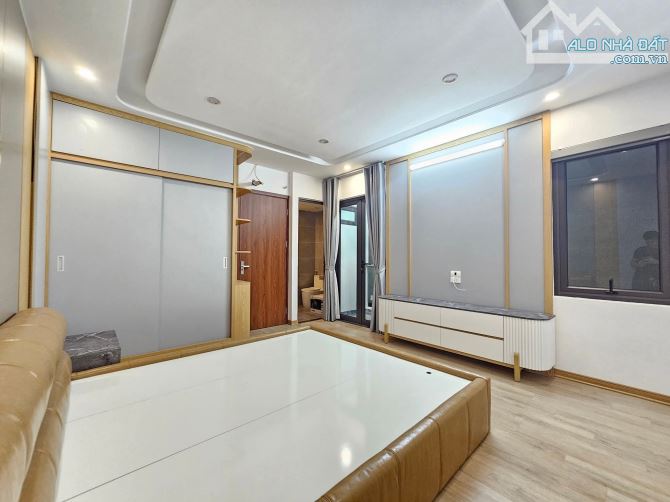 🏠Bán nhà Bát Khối - Long Biên mới tinh - 5 tầng full nội thất - có sân cổng riêng - 2