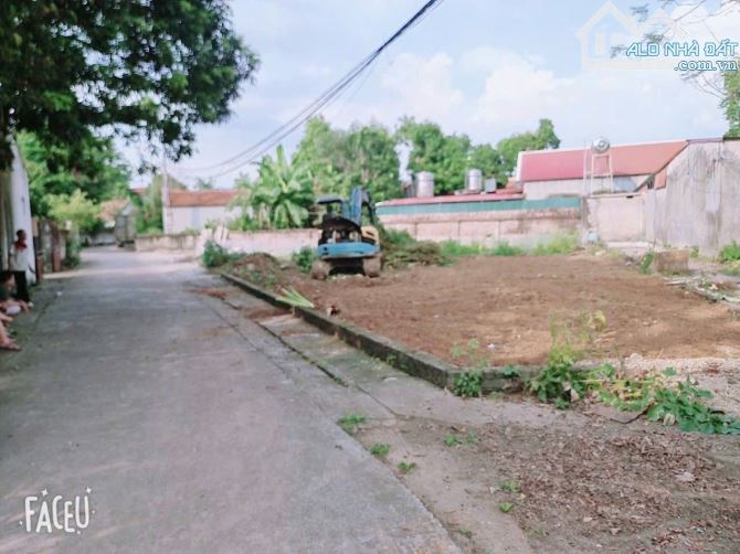 Chính chủ gửi bán 180 m lô góc Đông Sơn đường rộng 2 ôtô chánh nhậu nhau đi lại thuận tiện - 2