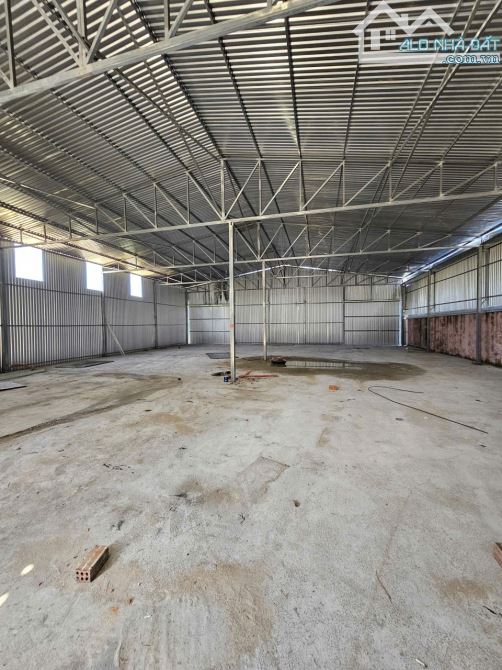 Cho thuê kho 350m2 đường 7,5 ngay sát FPT - ngang 16m bao rộng , bao thoáng - 2