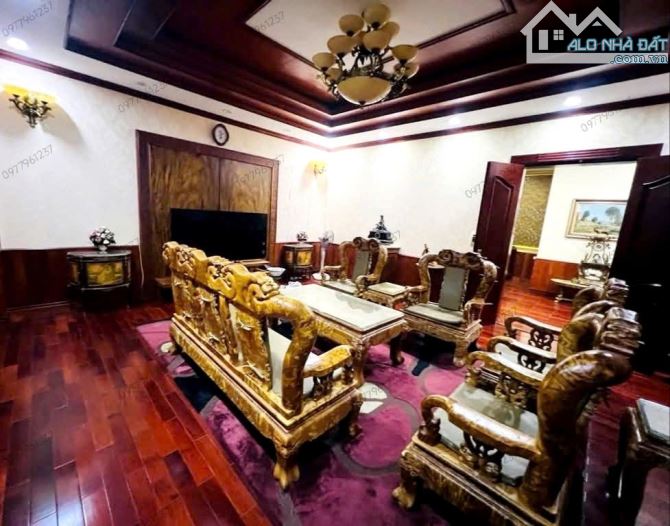 BÁN NHÀ CẦU GIẤY 69m2 × MT 5,9m. GARA Ô TÔ - 2 Ô TÔ TRÁNH ĐỖ TRƯỚC NHÀ + VỈA HÈ - 2