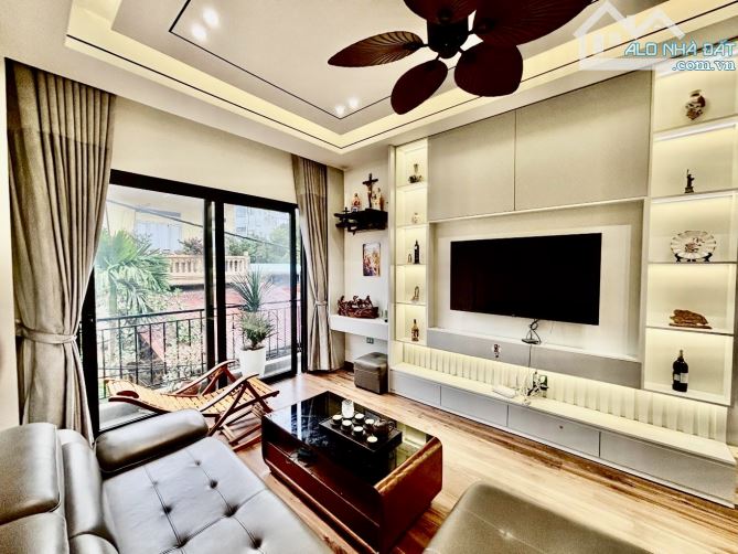 Bán Nhà Ngọc Thuỵ 50m2-hơn 11 tỷ-GARA Ô TÔ-NGÕ THÔNG-FULL NỘI THẤT-Ô CHỜ THANG MÁY-SỔ VUÔN - 2
