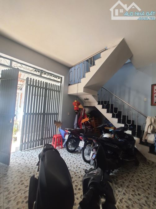 🏡 BÁN NHÀ HIẾM - VỊ TRÍ ĐẸP - SÂN RỘNG XE HƠI ĐẬU CỬA- NỞ HẬU- TƯƠNG LAI 2 MẶT TIỀN - 2