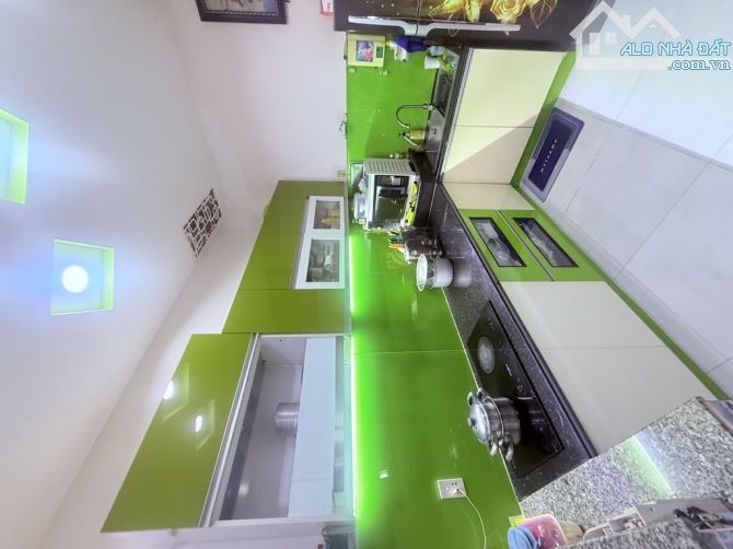 Chỉ Hơn 3, 9  Tỷ  , 30M2 ,  Nhà 3 Tầng ,Nguyễn Sơn, Sát Mặt Tiền - 2