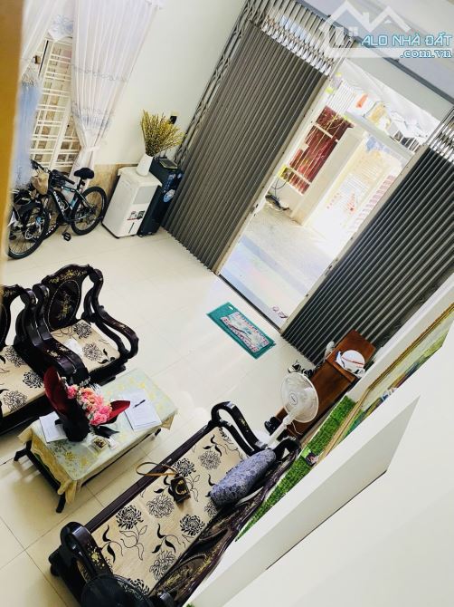 NHÀ 3 TẦNG 3 MÊ LƯU QUANG THUẬN - GẦN HỒ XUÂN HƯƠNG - SÁT BIỂN - 89m2 - 14TYX. - 2